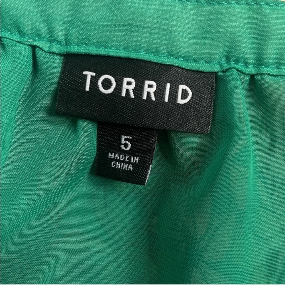 TORRID Crinkle Chiffon Floral Green Cold Shoulder Halter Top Size 5X - Picture 7 of 8